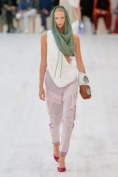 Look 25